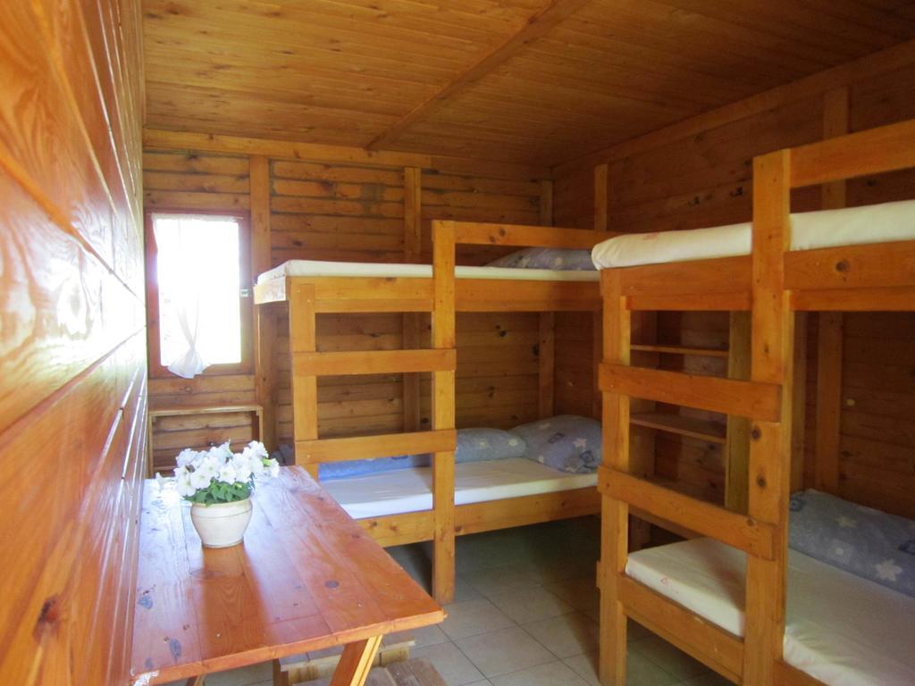 Отель Nyirfaliget Lovaskemping Es Turistahaz Ньиредьхаза Номер фото