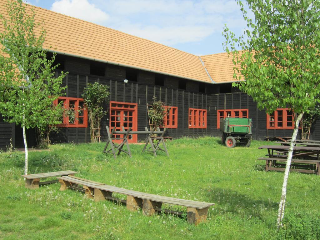 Отель Nyirfaliget Lovaskemping Es Turistahaz Ньиредьхаза Экстерьер фото