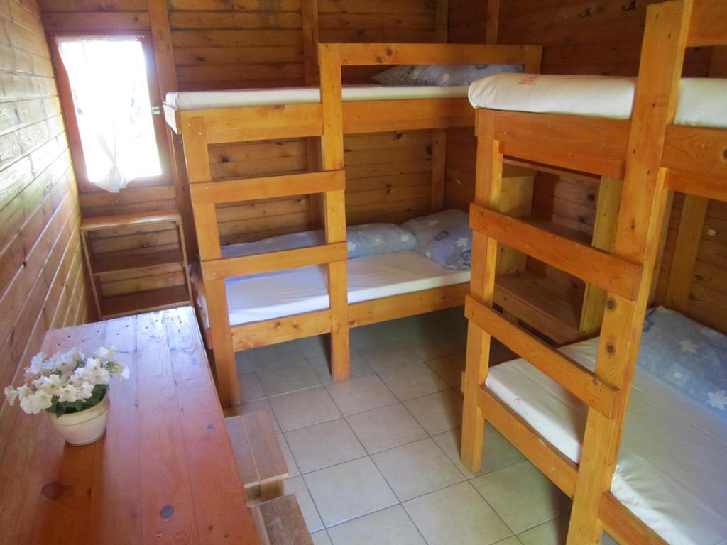 Отель Nyirfaliget Lovaskemping Es Turistahaz Ньиредьхаза Экстерьер фото